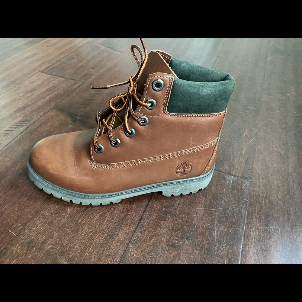 YOUTH SIZE 5 Timberland boot